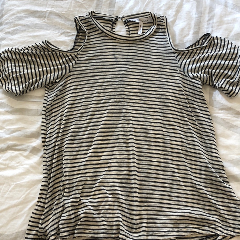 Bcbgeneration cold shoulder top